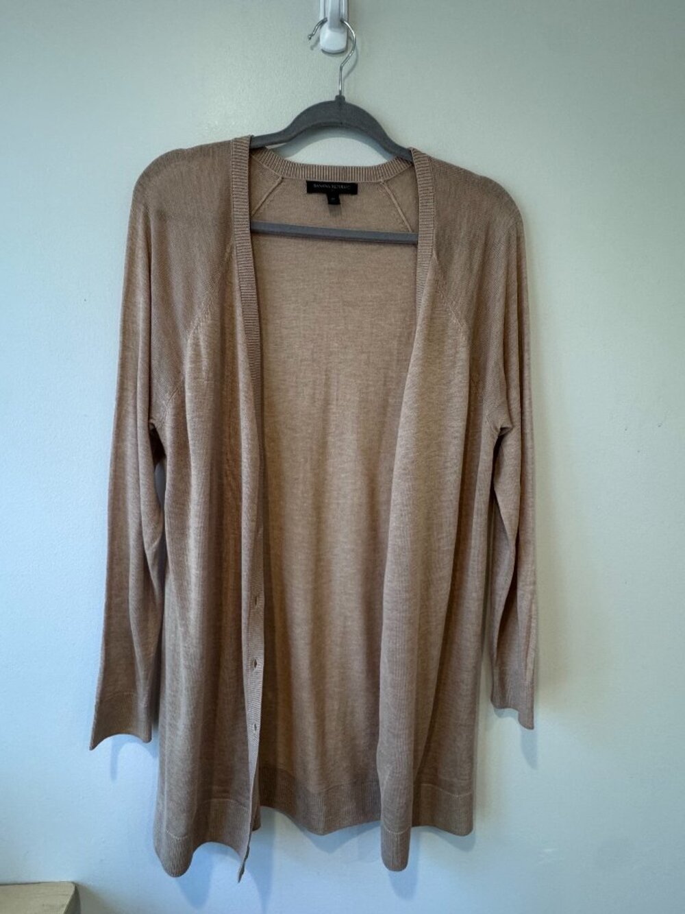 Banana Republic Beige/Tan Cardigan – Size M – Soft Neutral 🔥